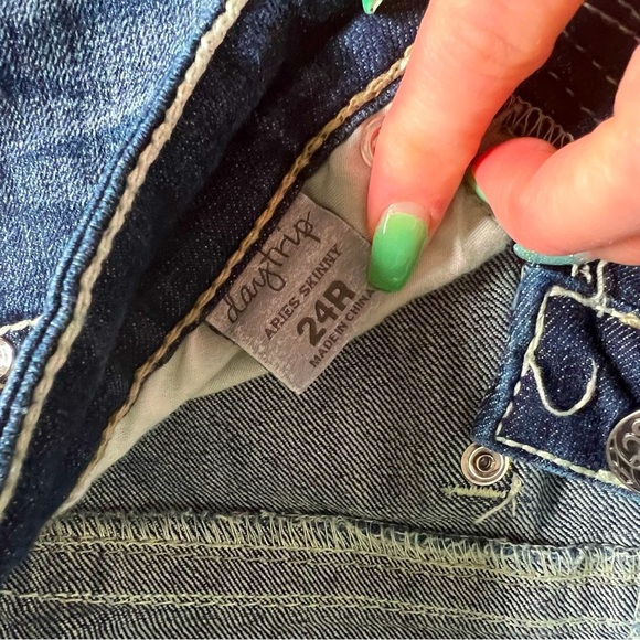 DAYTRIP ARIES SKINNY MEDIUM WASH JEANS SIZE 24R - Picture 6 of 6